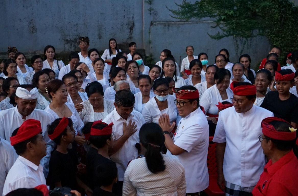 podiumnews.com- Bupati Tabanan Boyong Pejabat Temui Masyarakat